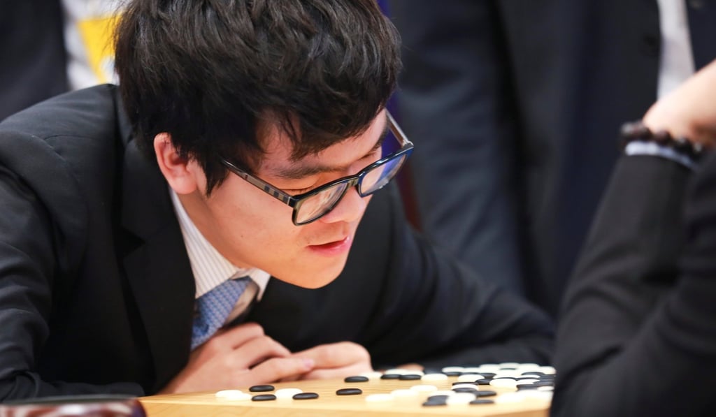 Chinese Go player Ke Jie competes against Google's artificial intelligence programme AlphaGo during their second match at the Future of Go Summit in Wuzhen, Zhejiang province on May 25, 2017. Photo: Reuters
