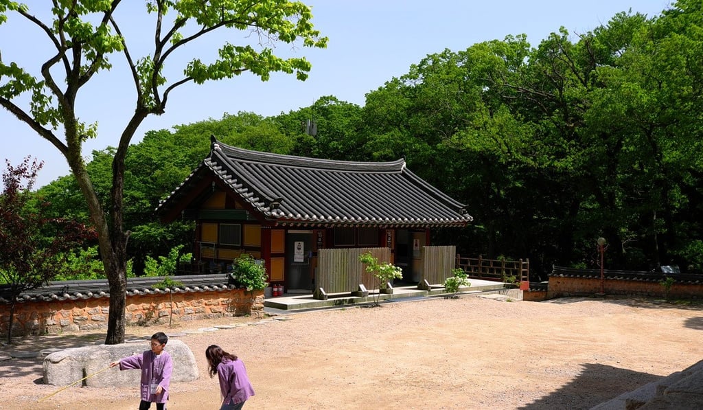 The grounds where temple stay guests live are sparse in decoration but are surrounded by nature. Photo: Andrew Sun