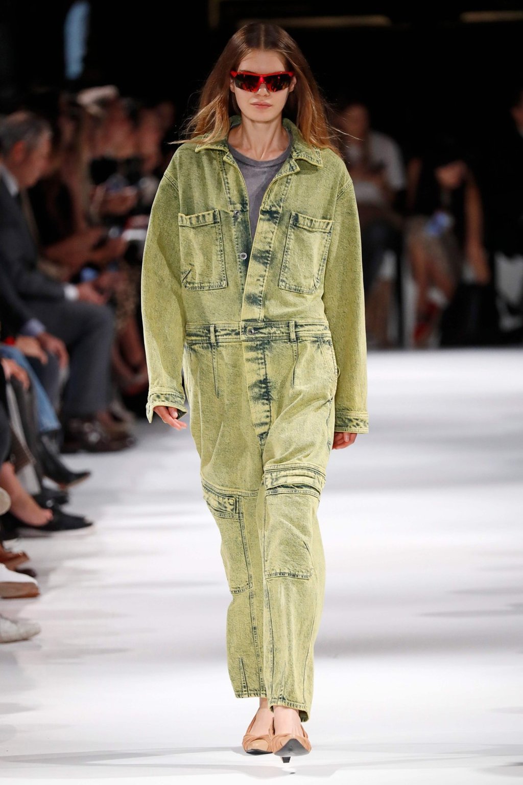 A model presents a creation by Stella McCartney as part of her spring/summer 2018 women's ready-to-wear collection show during the Paris Fashion Week. Photo: AFP