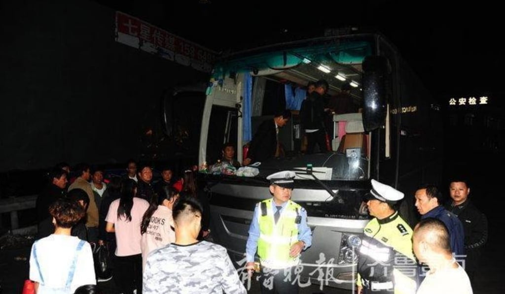 Stranded: a bus driver abandoned his tour group mid-journey because he didn't have the right driving licence. Photo: Sohu Stranded: a bus driver abandoned his tour group mid-journey because he didn't have the right driving licence. Photo: Sohu
