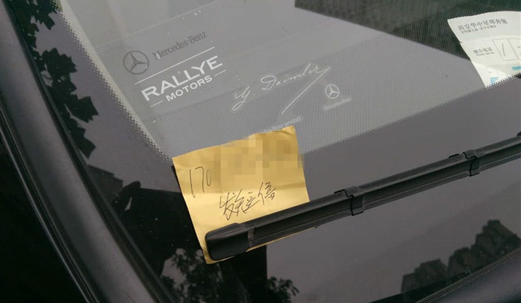 The thief left a note with a number and a QR code. Photo: Joygo.com