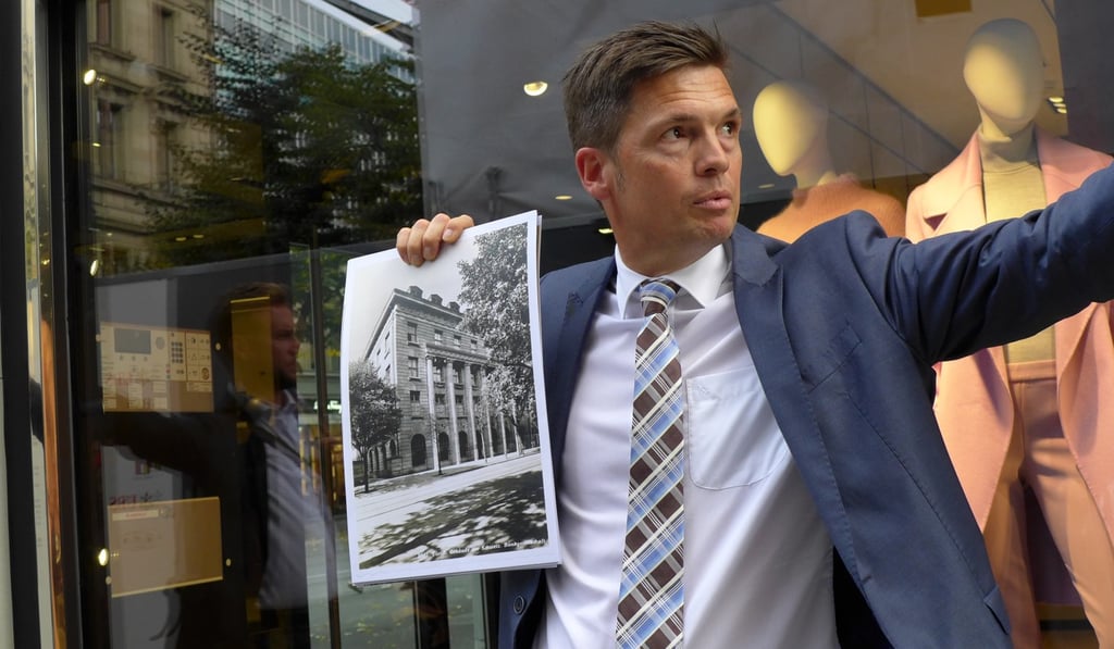 UBS group historian Christian Leitz provides a walk through on UBS’s corporate history in Zürich. Photo: Enoch Yiu