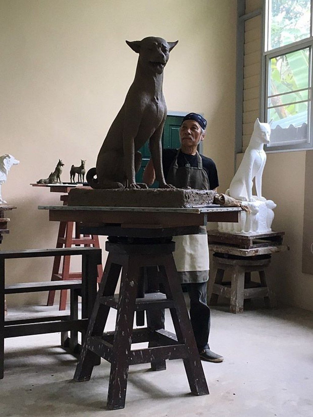 Sculptor Chin Prasong working on the statue of Khun Tongdaeng. Photo: Pitchapong Prasong Sculptor Chin Prasong working on the statue of Khun Tongdaeng. Photo: Pitchapong Prasong