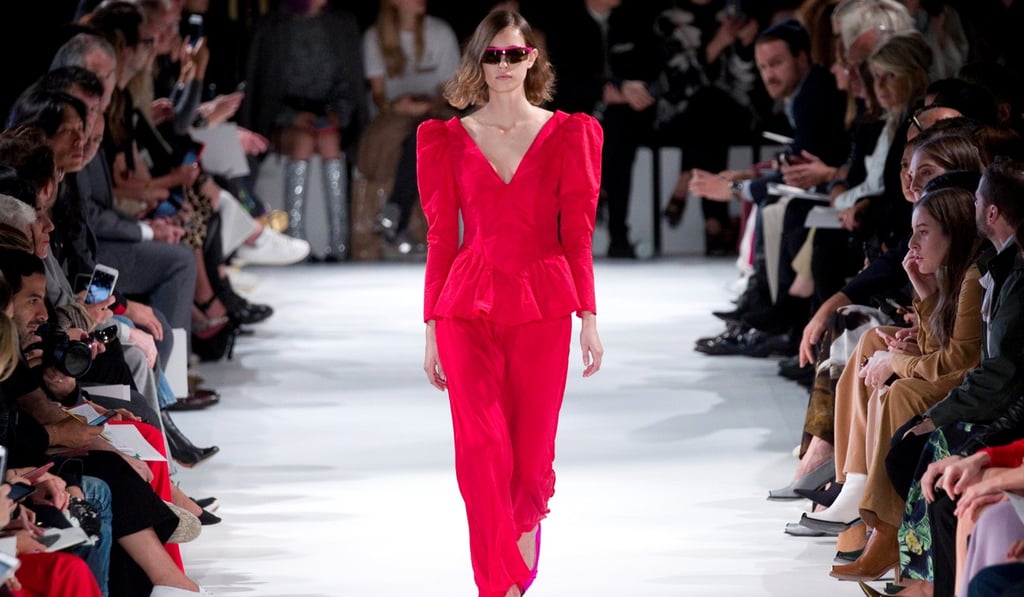 Stella McCartney gave her outfits exaggerated volume in the shoulders for her Spring/Summer 2018 women's ready-to-wear collection show during the Paris Fashion Week, in Paris, France, October 2, 2017. Photo: Reuter