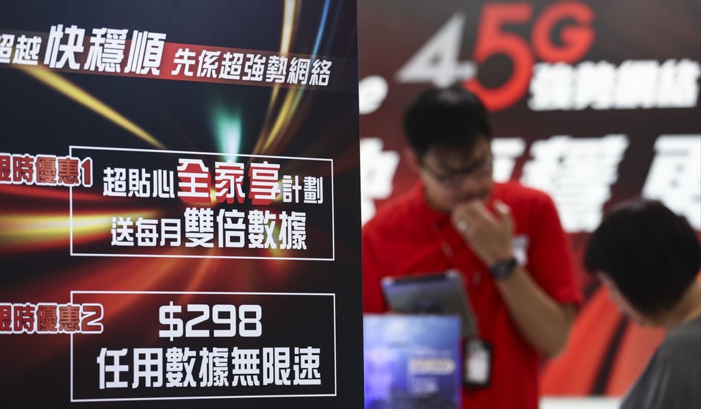 A smartphone shop in Hong Kong’s Mong Kok area. Photo: Nora Tam