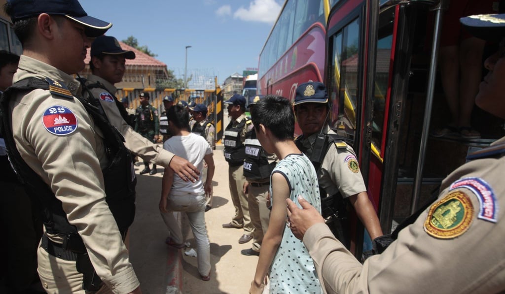 Chinese arrested over an alleged internet scam get off a bus in Phnom Penh, Cambodia, to be deported to China on Thursday. Photo: AP Chinese arrested over an alleged internet scam get off a bus in Phnom Penh, Cambodia, to be deported to China on Thursday. Photo: AP