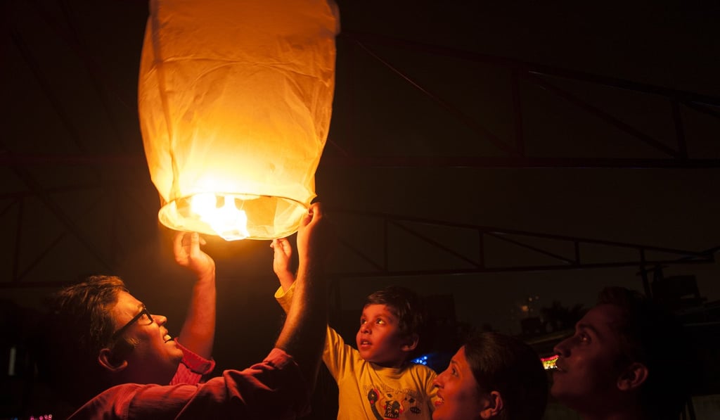Indians light paper lanterns for the annual Dewali festival. This year, the country’s Supreme Court has banned firecrackers because of pollution concerns. Photo: Xinhua