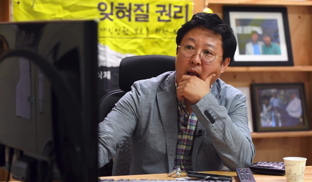 Kim Ho-jin, CEO of Santa Cruise “digital laundry” company, checking a computer screen for “revenge porn” at his office in Seoul. Photo: AFP Kim Ho-jin, CEO of Santa Cruise “digital laundry” company, checking a computer screen for “revenge porn” at his office in Seoul. Photo: AFP