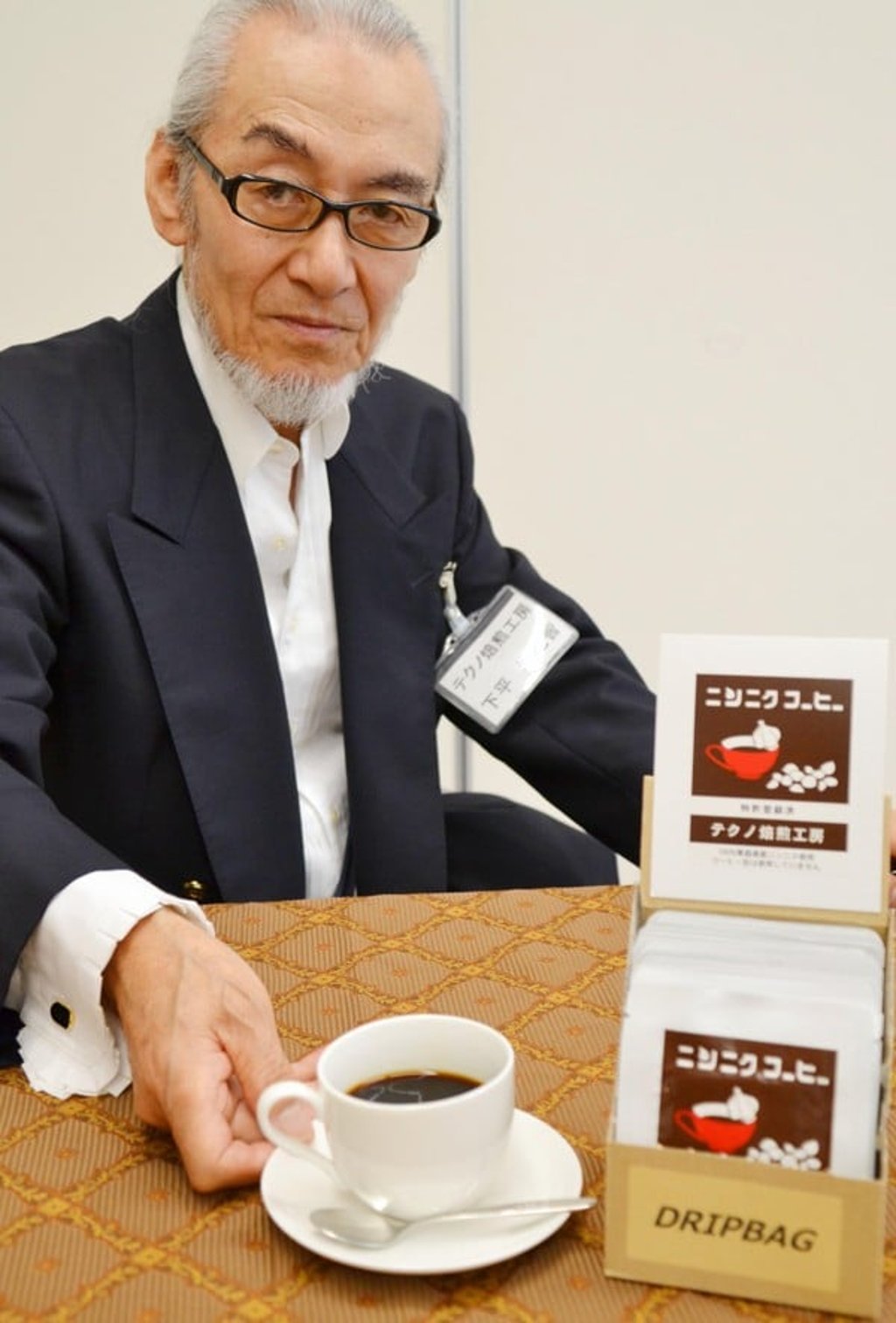 Yokitomo Shimotai with his “garlic coffee” in Ninohe, Iwate Prefecture. Photo: Kyodo Yokitomo Shimotai with his “garlic coffee” in Ninohe, Iwate Prefecture. Photo: Kyodo