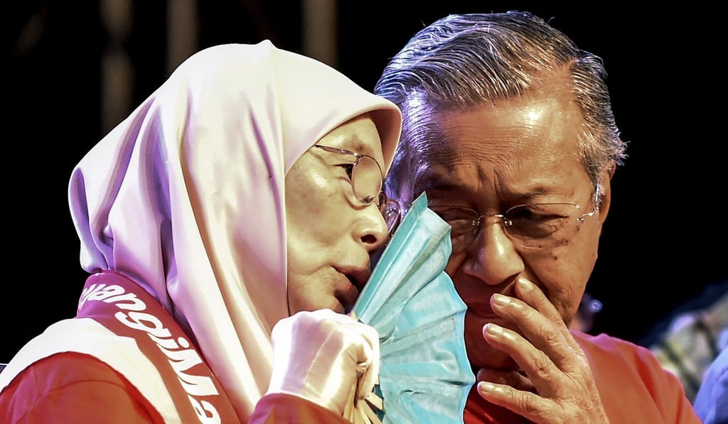 Opposition leader Wan Azizah (L) speaks with former Malaysia's Prime Minister Mahathir Mohamad during a rally organised near Kuala Lumpur. Photo: AFP Opposition leader Wan Azizah (L) speaks with former Malaysia's Prime Minister Mahathir Mohamad during a rally organised near Kuala Lumpur. Photo: AFP