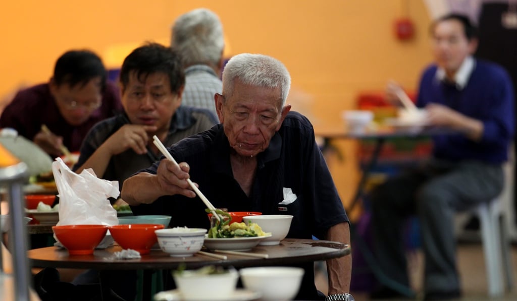 Customers at a HK$20 lunch buffet food stall in Choi Hung Road Market, San Po Kong. Photo: Nora Tam