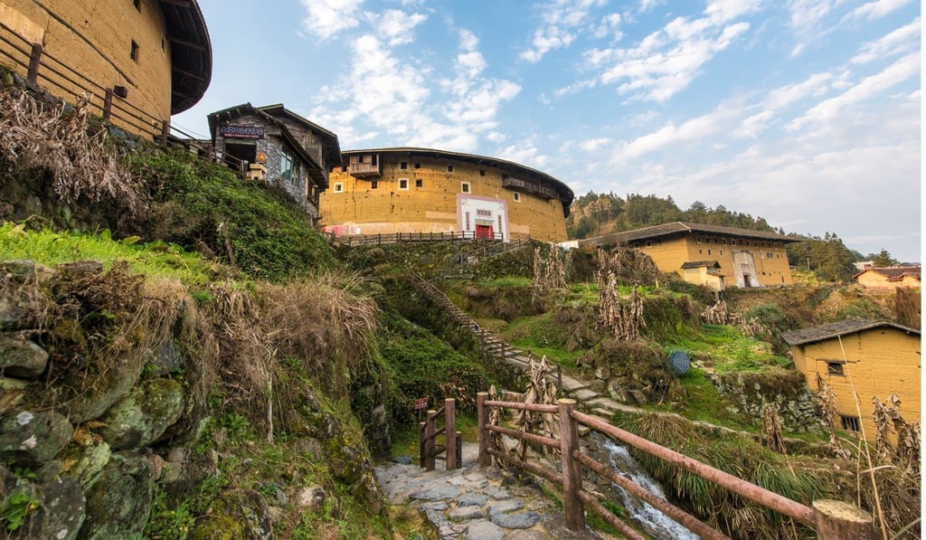 中国土楼　HAKKA EARTHEN BUILDINGS IN CHINA The Hakka Earthen Buildings - China Discover