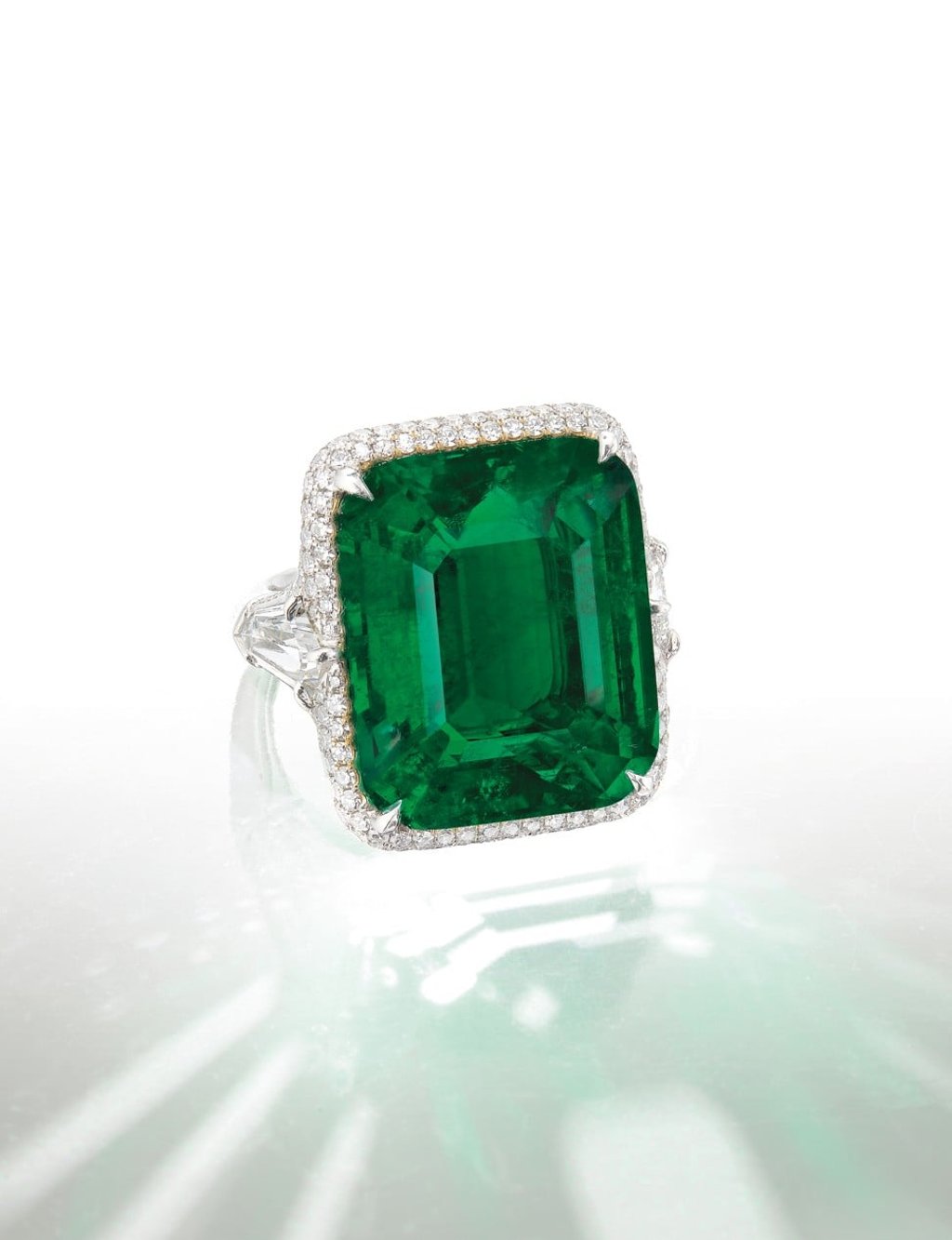 A rare emerald and diamond ring to be auctioned.