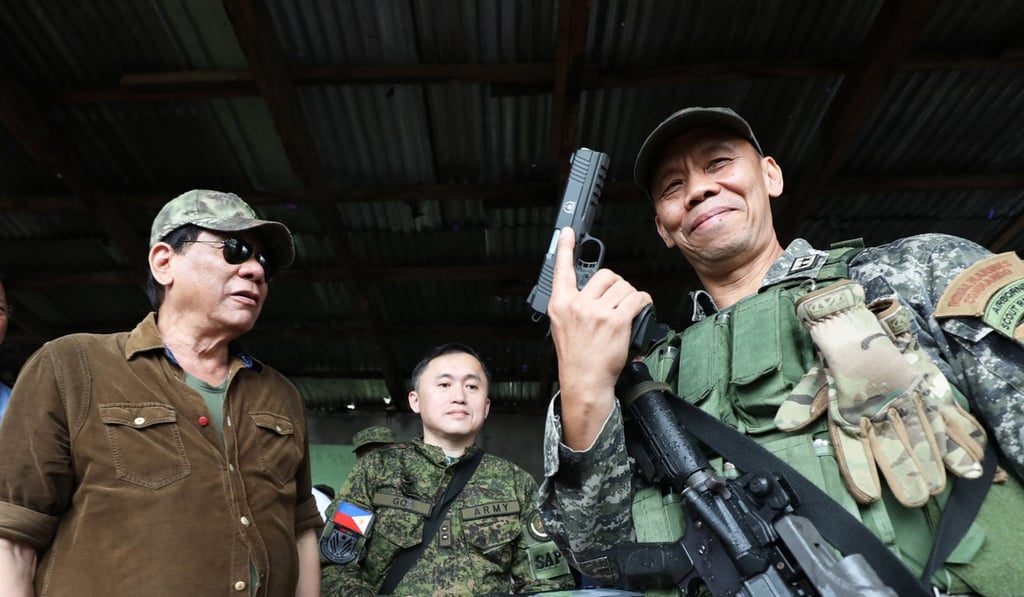 Philippine President Rodrigo Duterte with soldiers in the war-torn city of Marawi. Photo: EPA Philippine President Rodrigo Duterte with soldiers in the war-torn city of Marawi. Photo: EPA