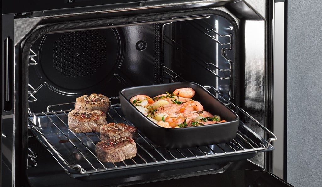 Foods with different textures which normally require different settings can be cooked together at the same time.