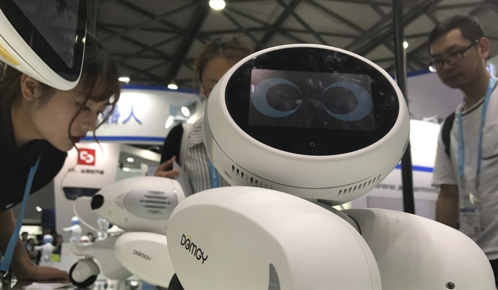 Visitors to Shanghai’s Consumer Electronics Show Asia in June check out a conversational service robot by Roobo, a Beijing start-up. Photo: Jamie Carter