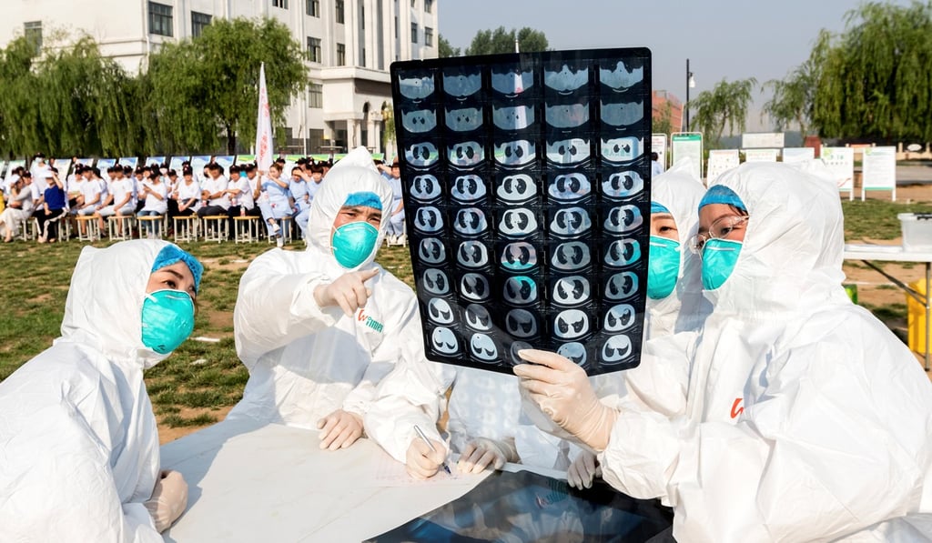 People participate in an emergency exercise on prevention and control of H7N9 bird flu virus organised by the Health and Family Planning Commission of the local government in Hebi, Henan province, China. Photo: Reuters