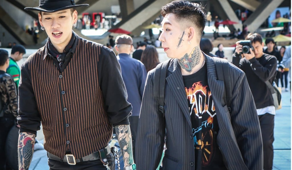 Street style at Seoul Fashion Week. Photo: Justin Shin Street style at Seoul Fashion Week. Photo: Justin Shin