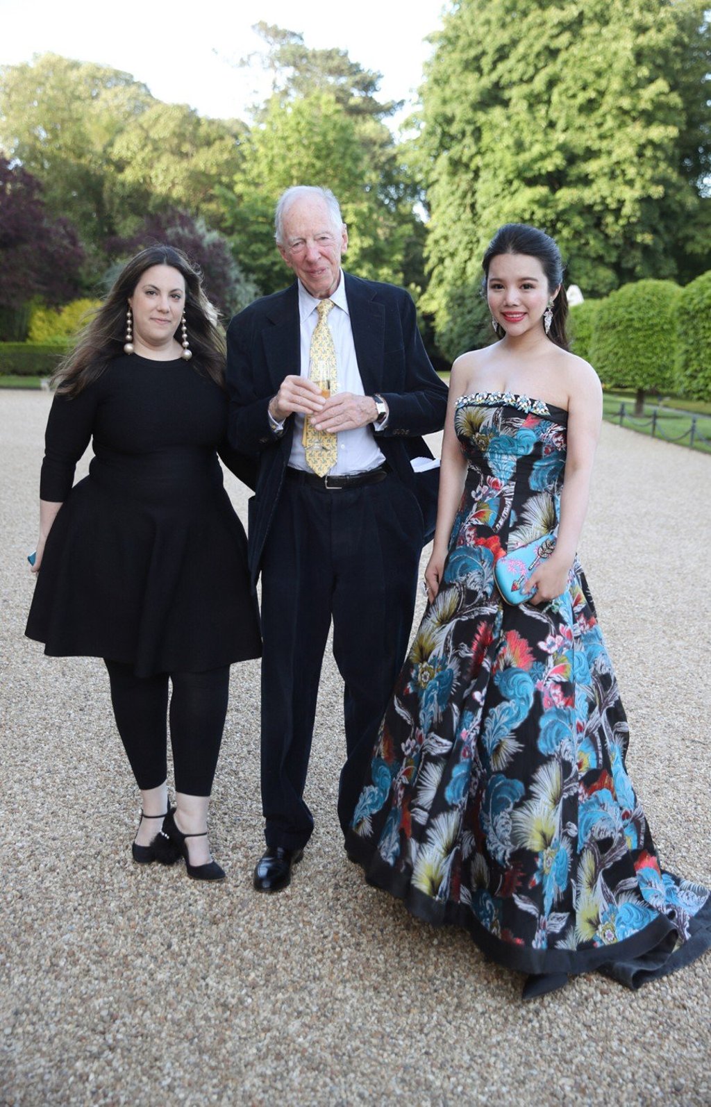 Yu (right) with Greek fashion designer Mary Katrantzou and Britain’s Lord Rothschild.