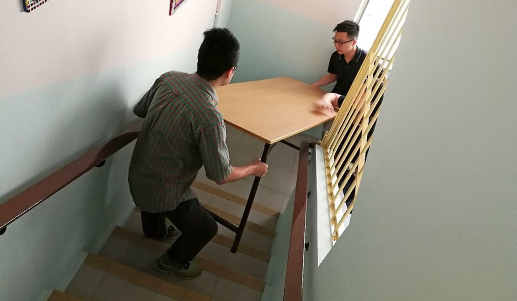 The narrow stairway at Hui Chung Sing Memorial School makes it difficult for staff to move heavy furniture. Photo: Xinqi Su