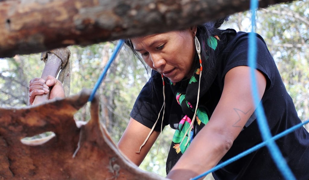 A file photo taken on September 9 shows Melaw Nakehk’o as she fleshes a moose hide with a moose leg bone at the urban hide tanning camp in Yellowknife, Northwest Territories. Photo: Agence France-Presse