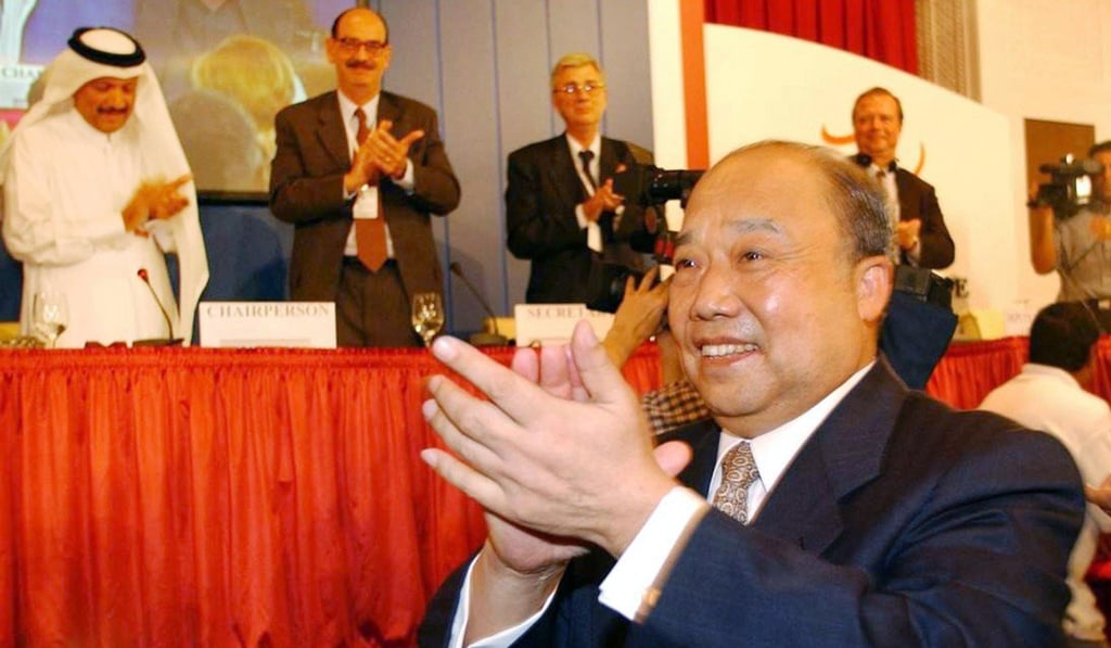 Then-Chinese trade minister Shi Guangsheng claps as China is admitted to the World Trade Organisation on November 10, 2001 in Doha. Photo: AP