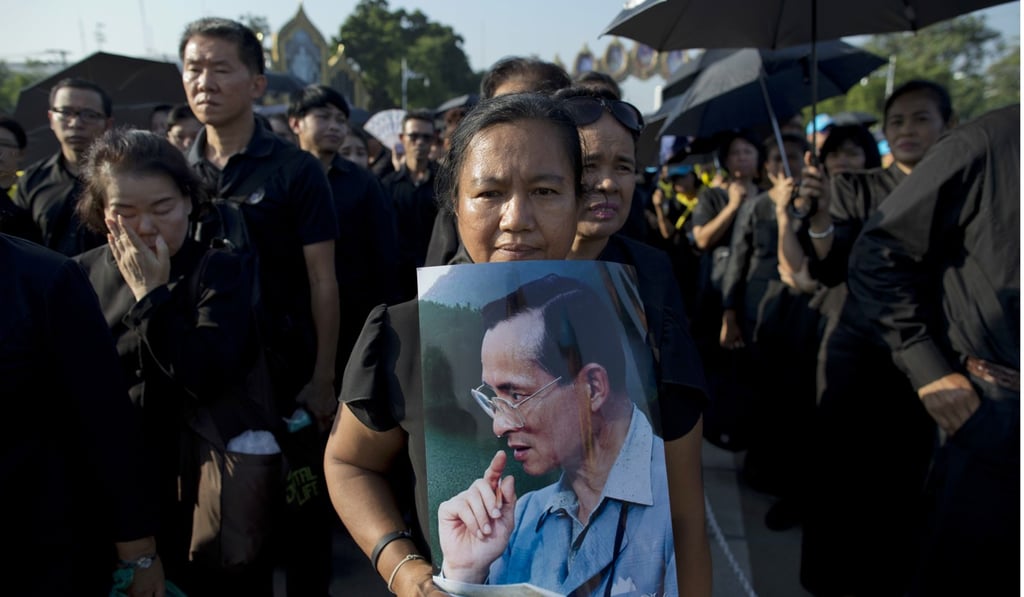Thai mourners stand in a line to pay respect to a portrait of late Thai King Bhumibol Adulyadej in Bangkok, on Thursday. Photo: AP