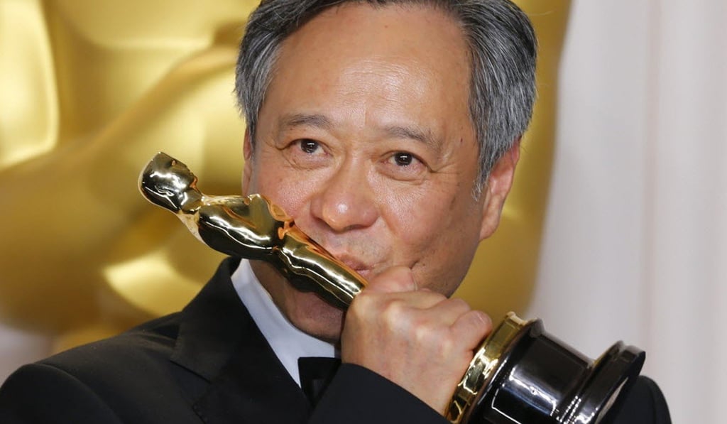 Director Ang Lee kisses his best director Oscar for ‘Life of Pi’ in February 2013. Photo: Reuters Director Ang Lee kisses his best director Oscar for ‘Life of Pi’ in February 2013. Photo: Reuters
