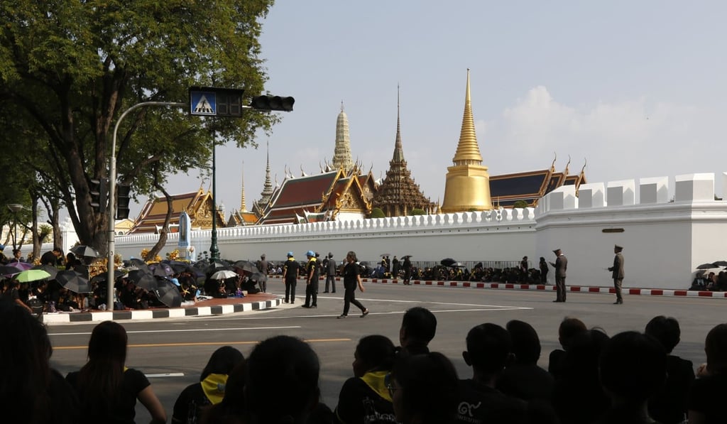 Mourners wait for the procession to transfer the relics and ashes of the late Thai King Bhumibol Adulyadej. Photo: EPA Mourners wait for the procession to transfer the relics and ashes of the late Thai King Bhumibol Adulyadej. Photo: EPA
