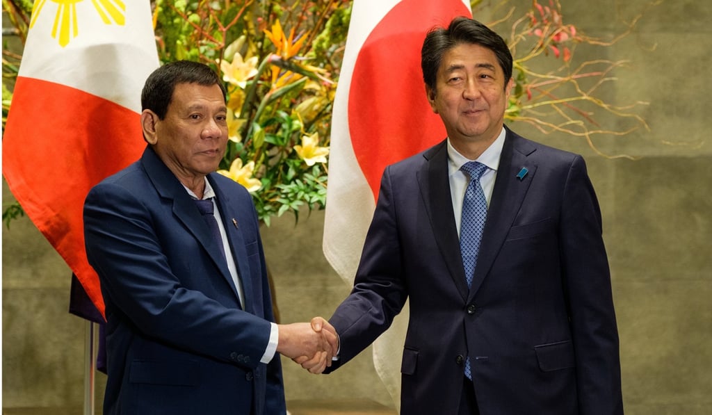 Philippine President Rodrigo Duterte being welcomed by Japan’s Prime Minister Shinzo Abe in Tokyo. Photo: EPA Philippine President Rodrigo Duterte being welcomed by Japan’s Prime Minister Shinzo Abe in Tokyo. Photo: EPA
