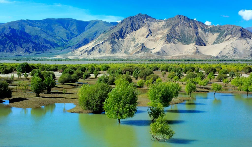 The Yarlung Tsangpo River valley in Tibet’s Shannan prefecture. Photo: Alamy Stock Photo