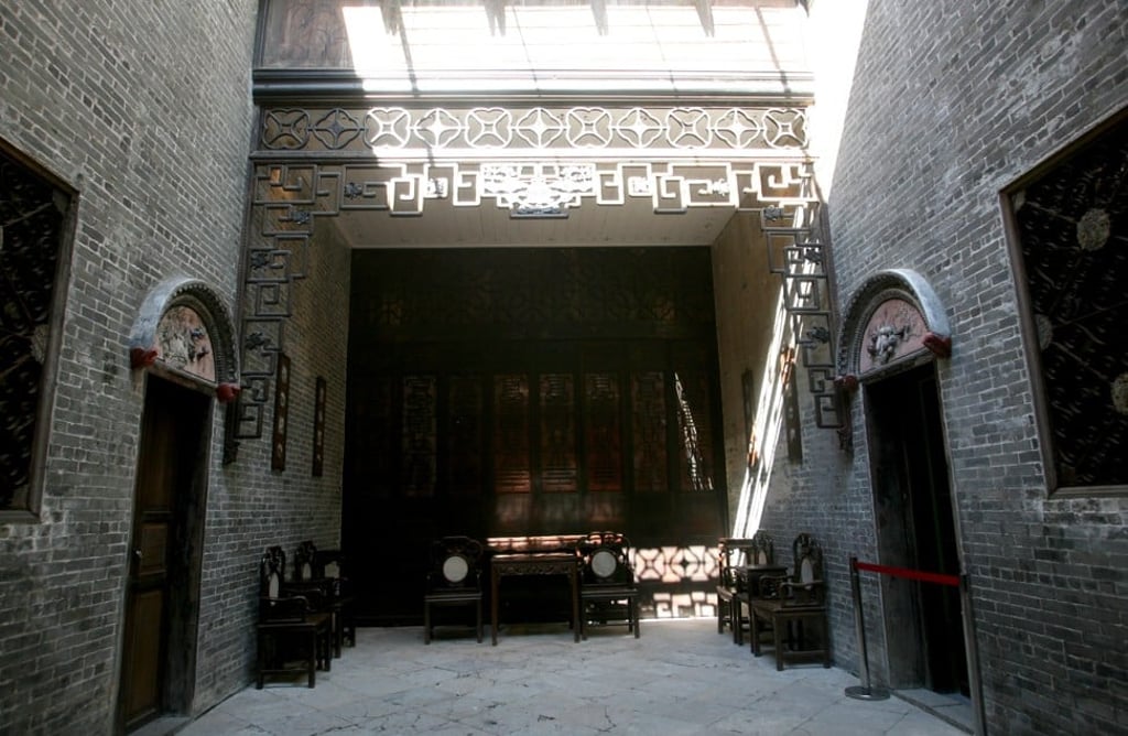 Lou Kau Mansion, in Macau, has fanlights similar to those in the San Tin house.