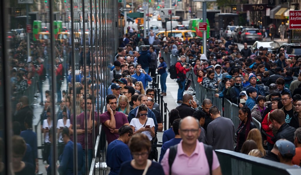Customers wait in line outside a store ahead of the sales launch for the Apple Inc. iPhone X smartphone at a store in New York, on Friday, November 3, 2017. The US$1,000 price tag on Apple Inc.'s new iPhone X didn't deter throngs of enthusiasts around the world who waited. Photo: Bloomberg