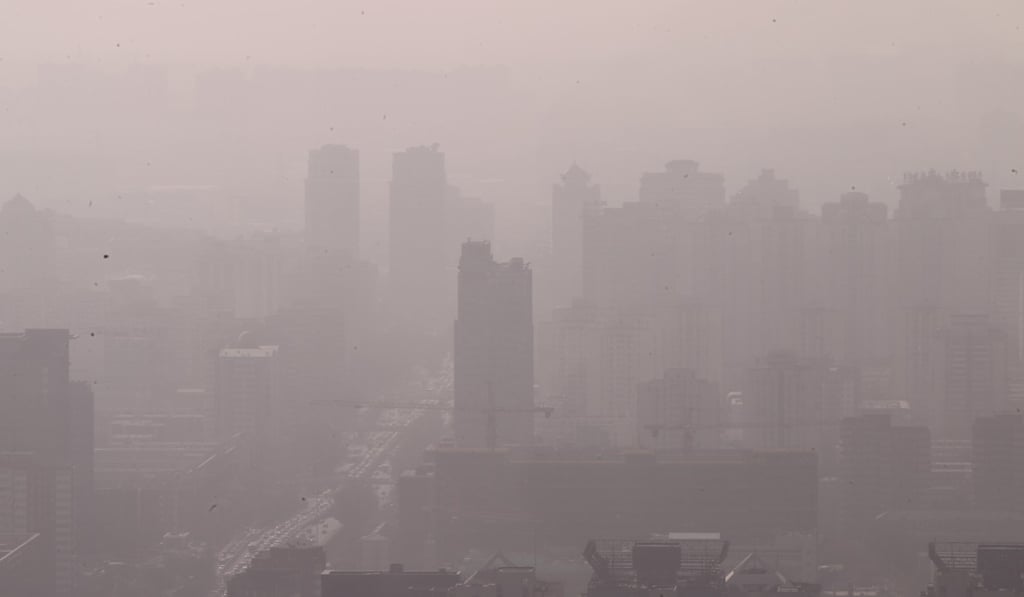The south of Beijing shrouded in smog on Tuesday morning. Photo: Simon Song
