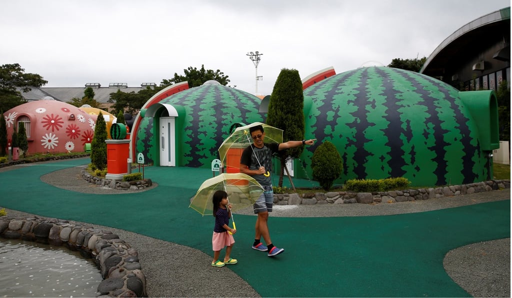 Quake-resistant dome houses at the Aso <a href=