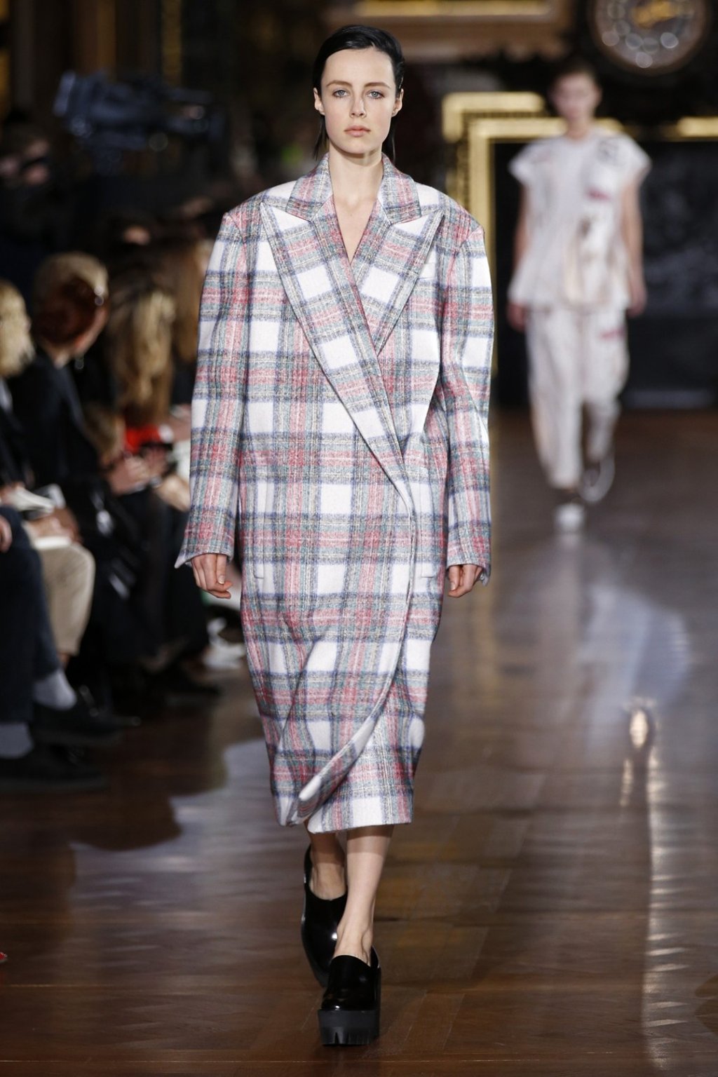 A model presents a creation by British designer Stella McCartney as part of her autumn/winter 2013/2014 women's ready-to-wear fashion show during Paris fashion week. Photo: REUTERS