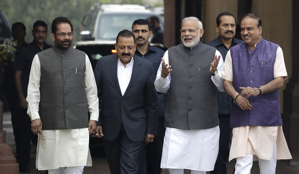 Prime Minister Narendra Modi talks to his cabinet colleagues a week after he announced that all 500 and 1,000 rupee notes would be withdrawn from circulation. Photo: AP