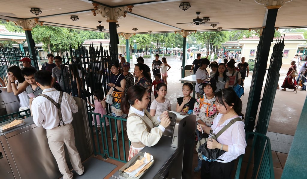 The giveaway came as the number of tourists from mainland China visiting the Disneyland continues to decline. Photo: Edward Wong