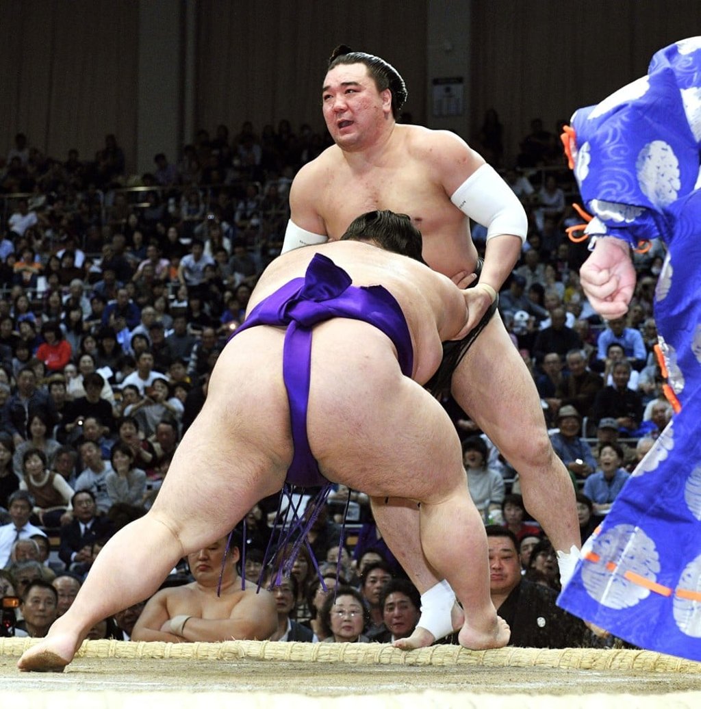Grand champion Harumafuji (facing) loses to rank-and-filer Takakeisho on the second day of the Kyushu Grand Sumo Tournament in Fukuoka on Monday. Photo: Kyodo Grand champion Harumafuji (facing) loses to rank-and-filer Takakeisho on the second day of the Kyushu Grand Sumo Tournament in Fukuoka on Monday. Photo: Kyodo