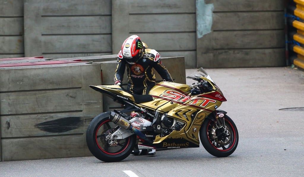 Michael Rutter checks his bike at last year’s Macau Motorcycle Grand Prix. Photo: K.Y. Cheng