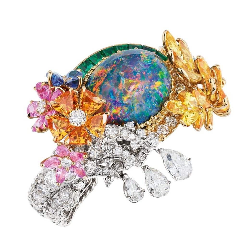 Dior à Versailles explores the combination of nature and culture. Dior à Versailles explores the combination of nature and culture.