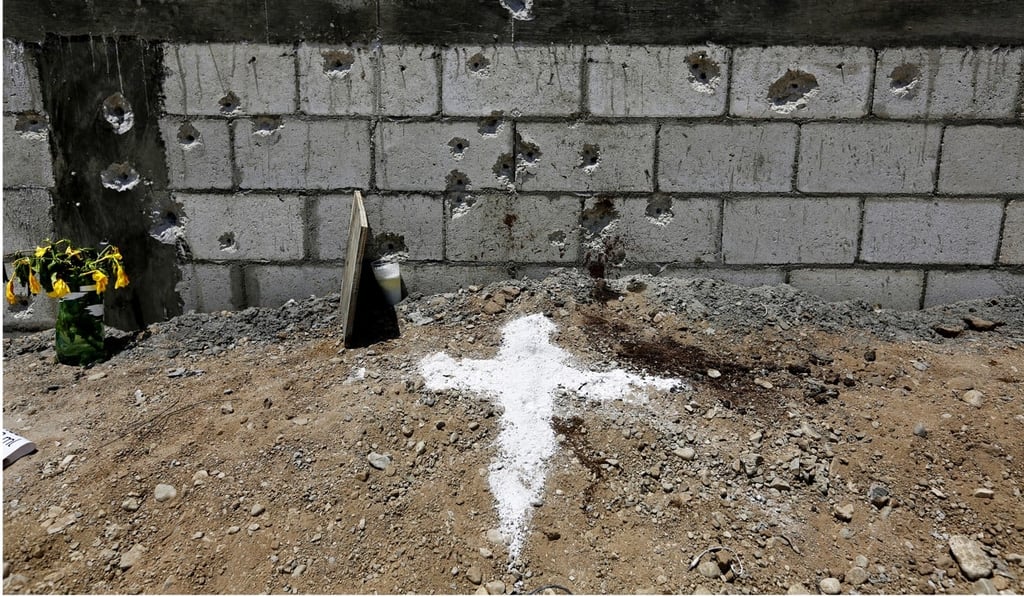 The site where two men were gunned down by drug cartel members in broad daylight in the northern part of San Jose del Cabo, Baja California. Photo: TNS