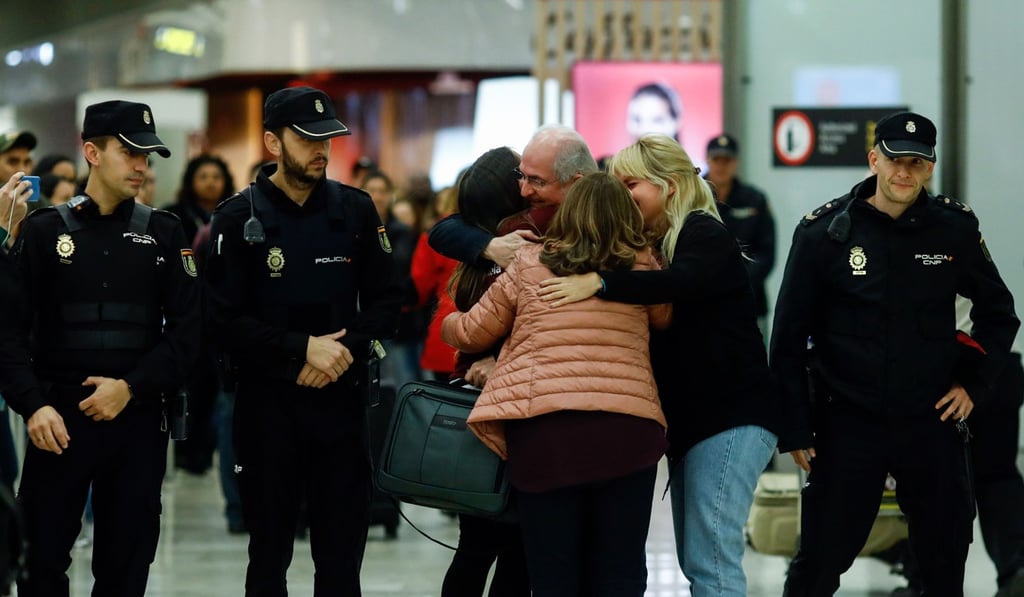 The mayor of Caracas, Antonio Ledezma hugs his wife and daughter as he arrives at Barajas airport, Spain. Photo: AFP The mayor of Caracas, Antonio Ledezma hugs his wife and daughter as he arrives at Barajas airport, Spain. Photo: AFP