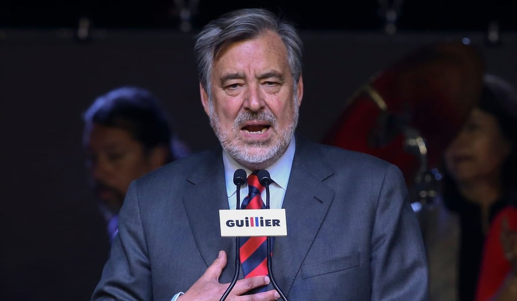 Chilean presidential candidate for the ruling New Majority coalition Alejandro Guillier speaks at the end of the elections at the party headquarters in Santiago de Chile on November 19. Photo: AFP