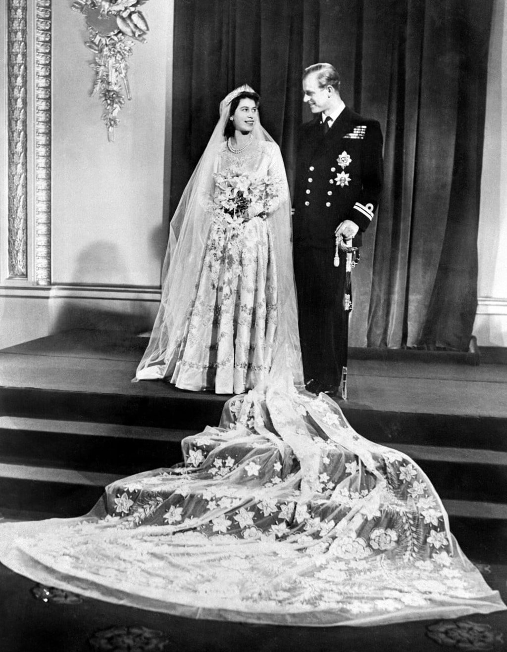 This file photo taken on November 20, 1947 shows Britain's Princess Elizabeth (and Philip Duke of Edinburgh pose on their wedding day in Buckingham Palace. Photo: AFP