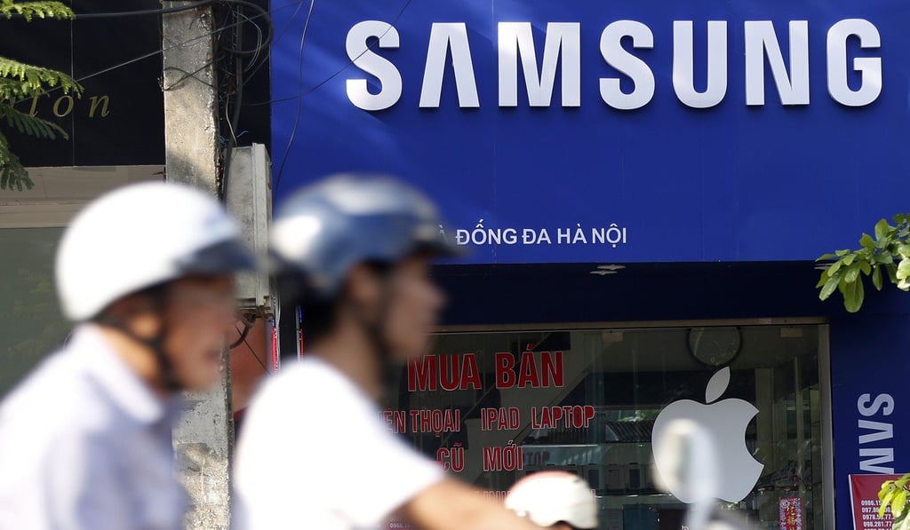 Mobile phone shops such as those of Samsung are an increasingly common sight in Vietnam as the people become more affluent. Photo: EPA