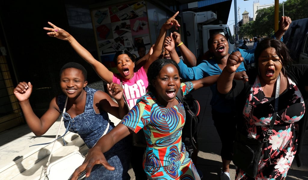Zimbabweans celebrate in the morning sun after President Robert Mugabe resigned in Harare on November 22, 2017. Photo: Reuters