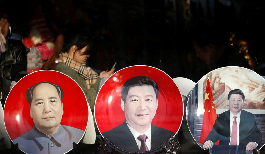 Souvenir plates bearing the images of President Xi Jinping and Mao Zedong. Photo: Reuters