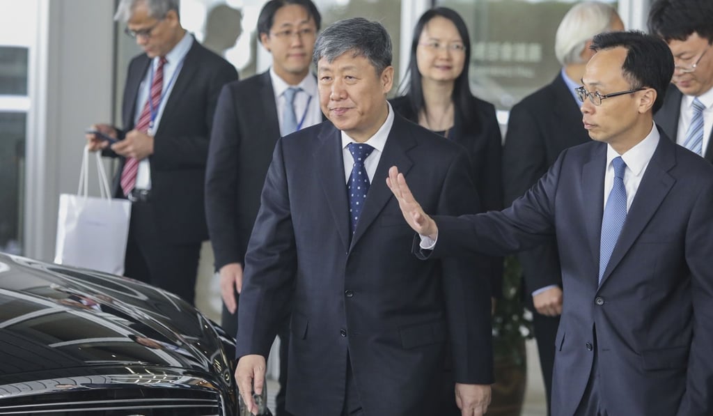 Leng Rong (centre), head of the Communist Party’s literature research office, went to Hong Kong government headquarters last Thursday to brief the city’s establishment on Xi Jinping’s political report to the party congress. Photo: Sam Tsang