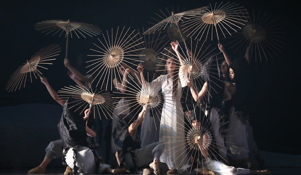 The stage was too bare and the story too scanty to make Lady White of West Lake work. The stage was too bare and the story too scanty to make Lady White of West Lake work.